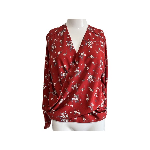 HeartLoom floral Blouse peep hole in back - Picture 2 of 7